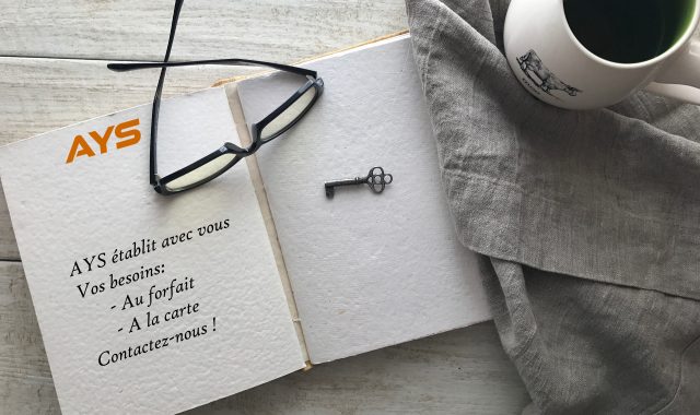 clé lunettes cahier écriture